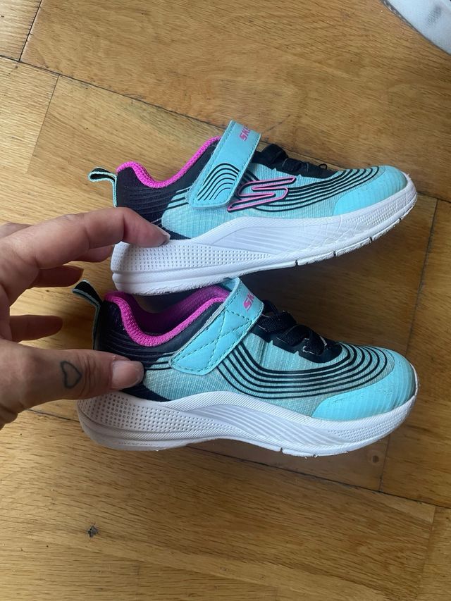 Zapatillas Skechers niña, talla 24