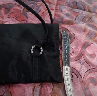 Borsetta Menbur vintage nera di stoffa e strass 