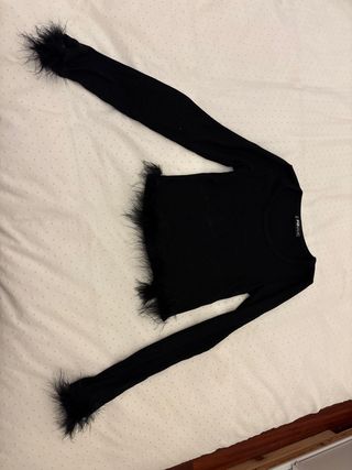 Top negro manga larga plumas