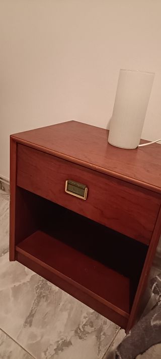 Mesita noche madera marrón