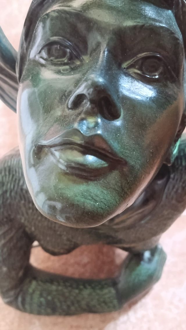 Escultura bronce verde