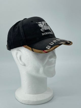 Gorra Burberry negra y beige