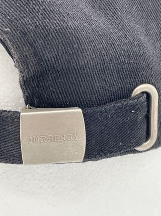 Gorra Burberry negra y beige