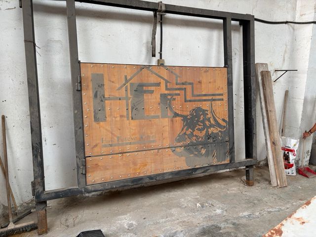 Burladero de madera y metal