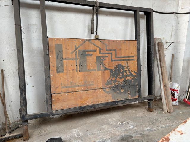 Burladero de madera y metal