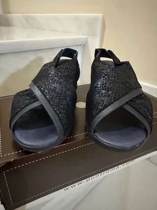Sandalias azules efecto serpiente