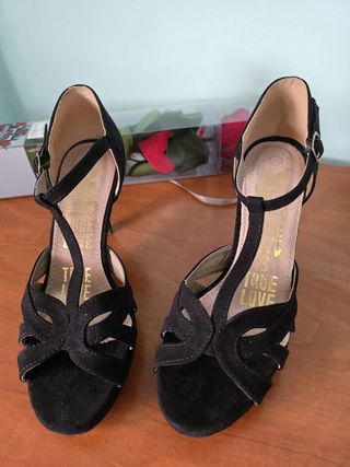 SANDALIAS NÚMERO 37. MARCA XTI 