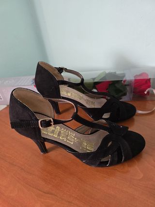 SANDALIAS NÚMERO 37. MARCA XTI 