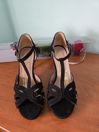 SANDALIAS NÚMERO 37. MARCA XTI 