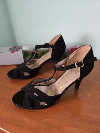 SANDALIAS NÚMERO 37. MARCA XTI 