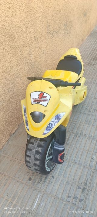 Moto correpasillos infantil amarilla