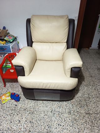 Sillón reclinable beige y marrón