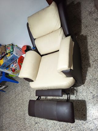 Sillón reclinable beige y marrón