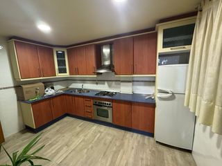 Cocina rústica madera - beige y marrón