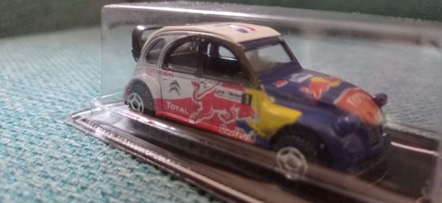 Guisval. Citroen 2CV Red Bull miniatura