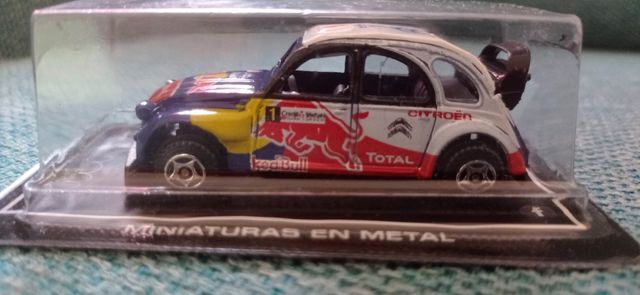 Guisval. Citroen 2CV Red Bull miniatura