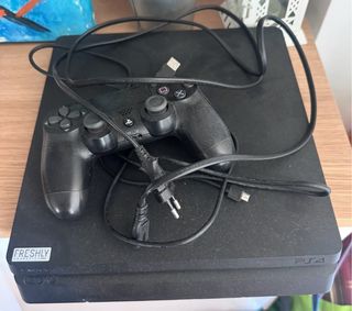 PS4 (PlayStation 4) negra