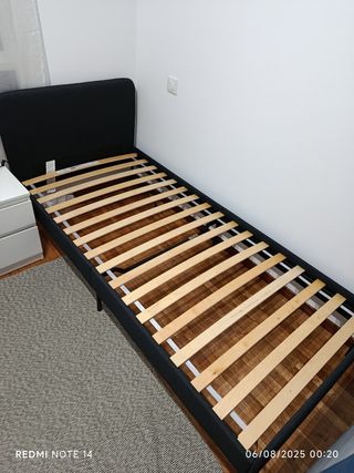 Cama Ikea Slattum negra