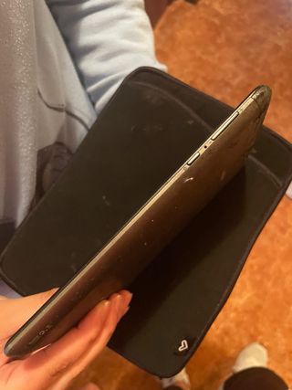 Tablet negra y plateada para piezas