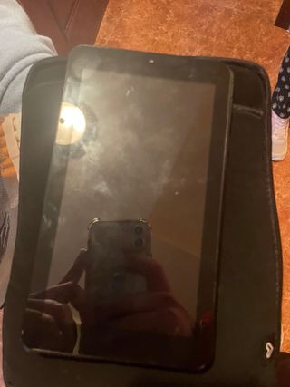 Tablet negra y plateada para piezas