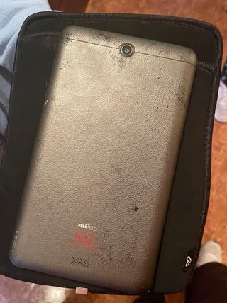 Tablet negra y plateada para piezas