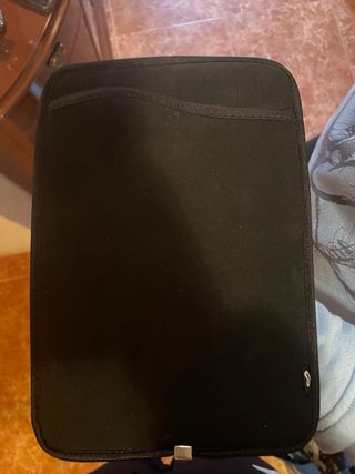 Tablet negra y plateada para piezas