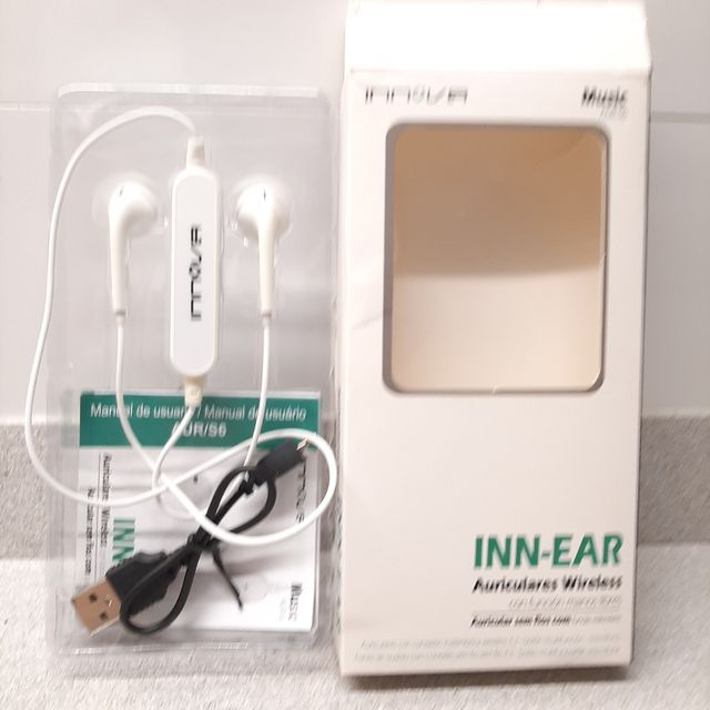 Auriculares  INNOVA con manos libres.