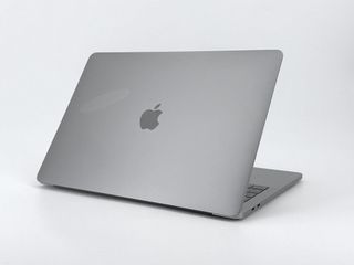 MacBook Pro 13" (2018) Intel Core i5 2.3GHz 4 núcleos - SSD 256GB - 16GB RAM - Gris Espacial