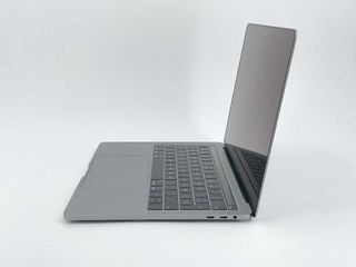 MacBook Pro 13" (2018) Intel Core i7 2.7GHz 4 núcleos - SSD 256Gb - 16GB RAM - Gris Espacial