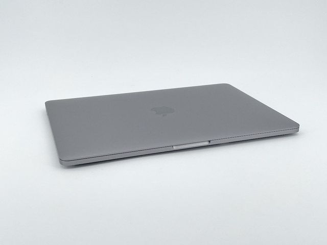 MacBook Pro 13" (2018) Intel Core i5 2.3GHz 4 núcleos - SSD 256GB - 16GB RAM - Gris Espacial