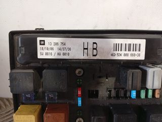 CAJA RELES / FUSIBLES OPEL ASTRA H BERLINA