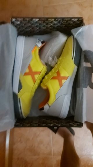 Zapatillas Múnich Diadora N9000 amarillas