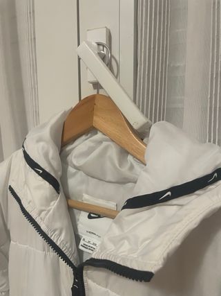 Chaquetón Nike blanco - impecable