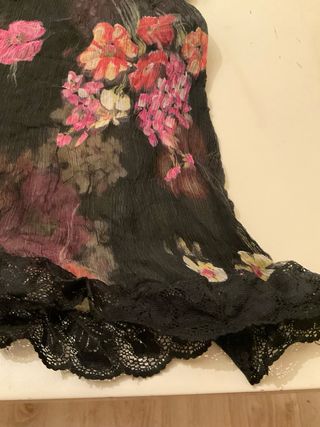 Blusa floral negra