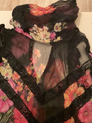 Blusa floral negra