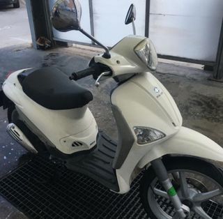 Piaggio Vespa 50cc blanca
