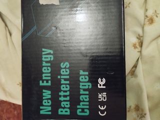 Cargador baterías scooter eléctrico.