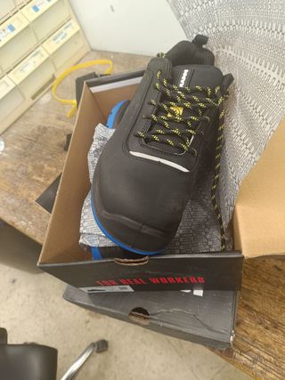 Zapatos seguridad nuevos KINGSMANN nº42