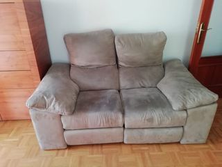 Sofá de dos plazas beige