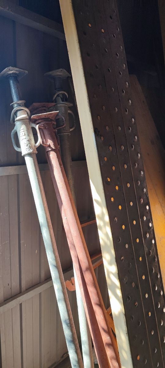 Puntales Chapas y tijeras de andamio