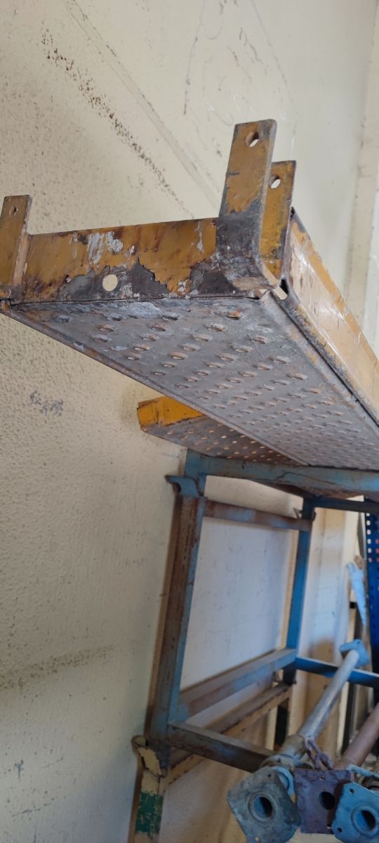 Puntales Chapas y tijeras de andamio