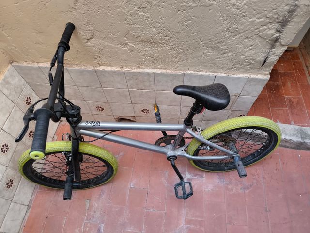 BMX Gris - Bicicleta usada