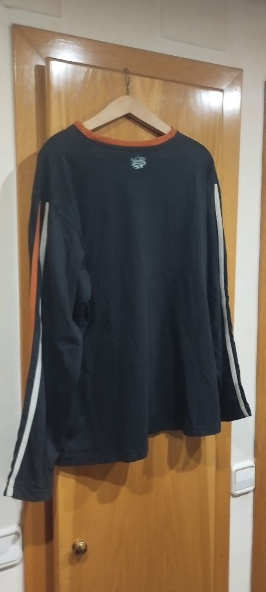 Camiseta manga larga negra estilo collage,con Q25