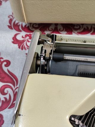 Máquina escribir antigua. Precio negociable.