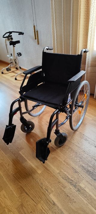 Silla de ruedas ancho especial.