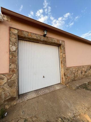 Puerta garaje blanca - Roca