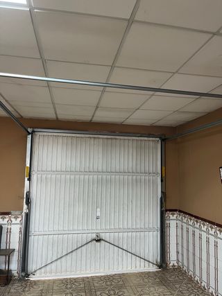 Puerta garaje blanca - Roca