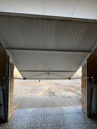 Puerta garaje blanca - Roca