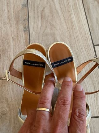 Sandali Ángel Alarcón oro