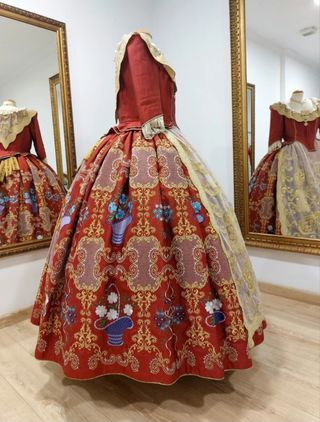 Traje Fallera Granate y Dorado